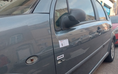 Impacte de bala en un vehicle, al lloc dels fets/ Núria Garcia